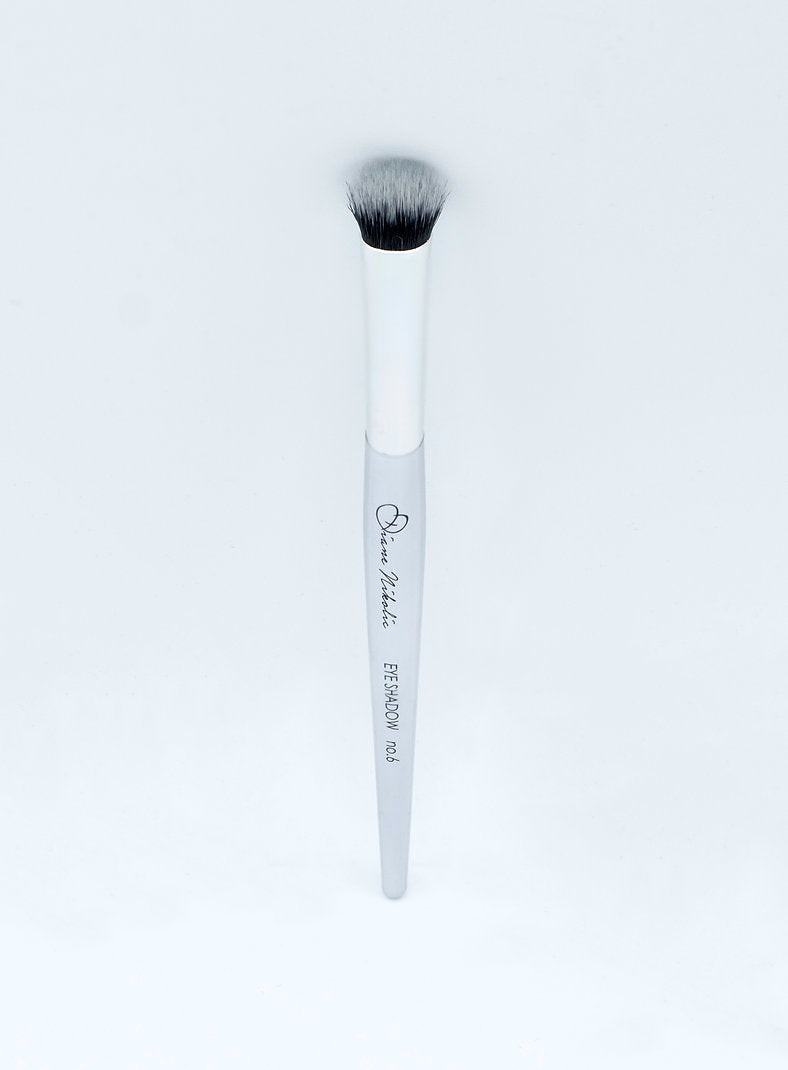 06. Eye Shadow Brush