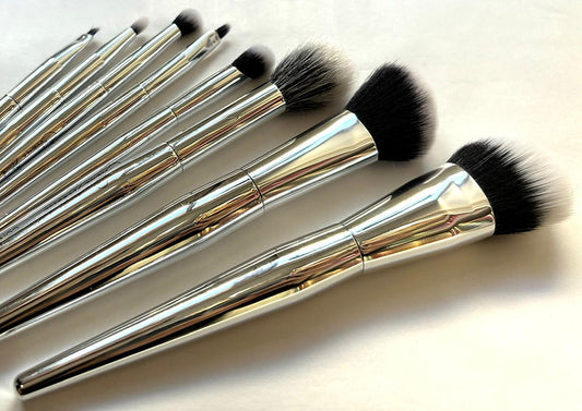 Diane Nikolic Brush Set - The New Edition + Brush Case